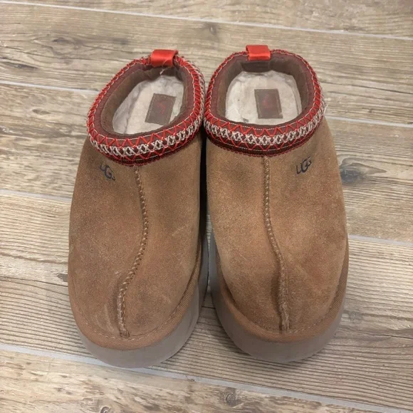 Ugg Tazz II Platform Slipper, Size 8 - Picture 3 of 9